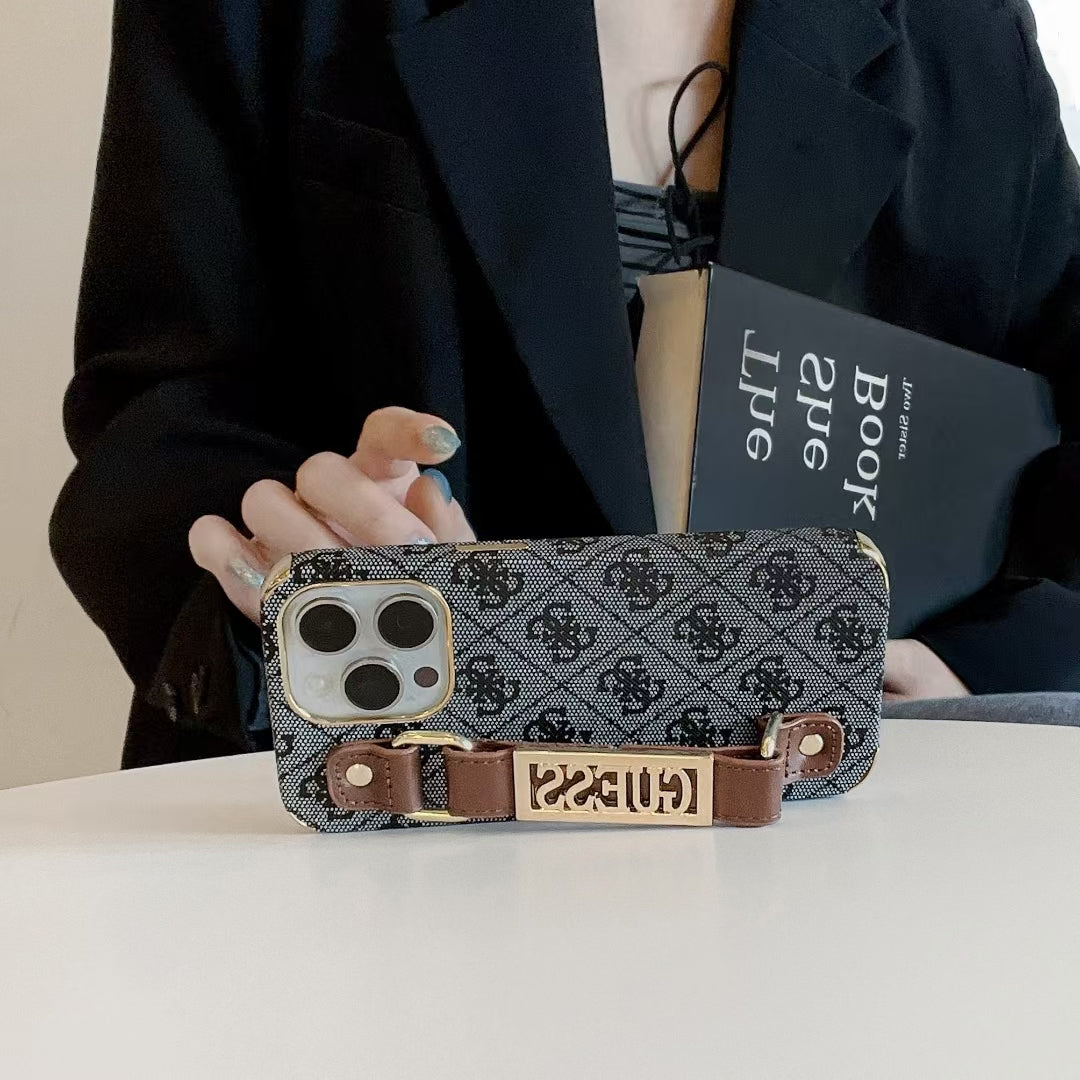 Guess iPhone 15 – Protective Shockproof Phone Case