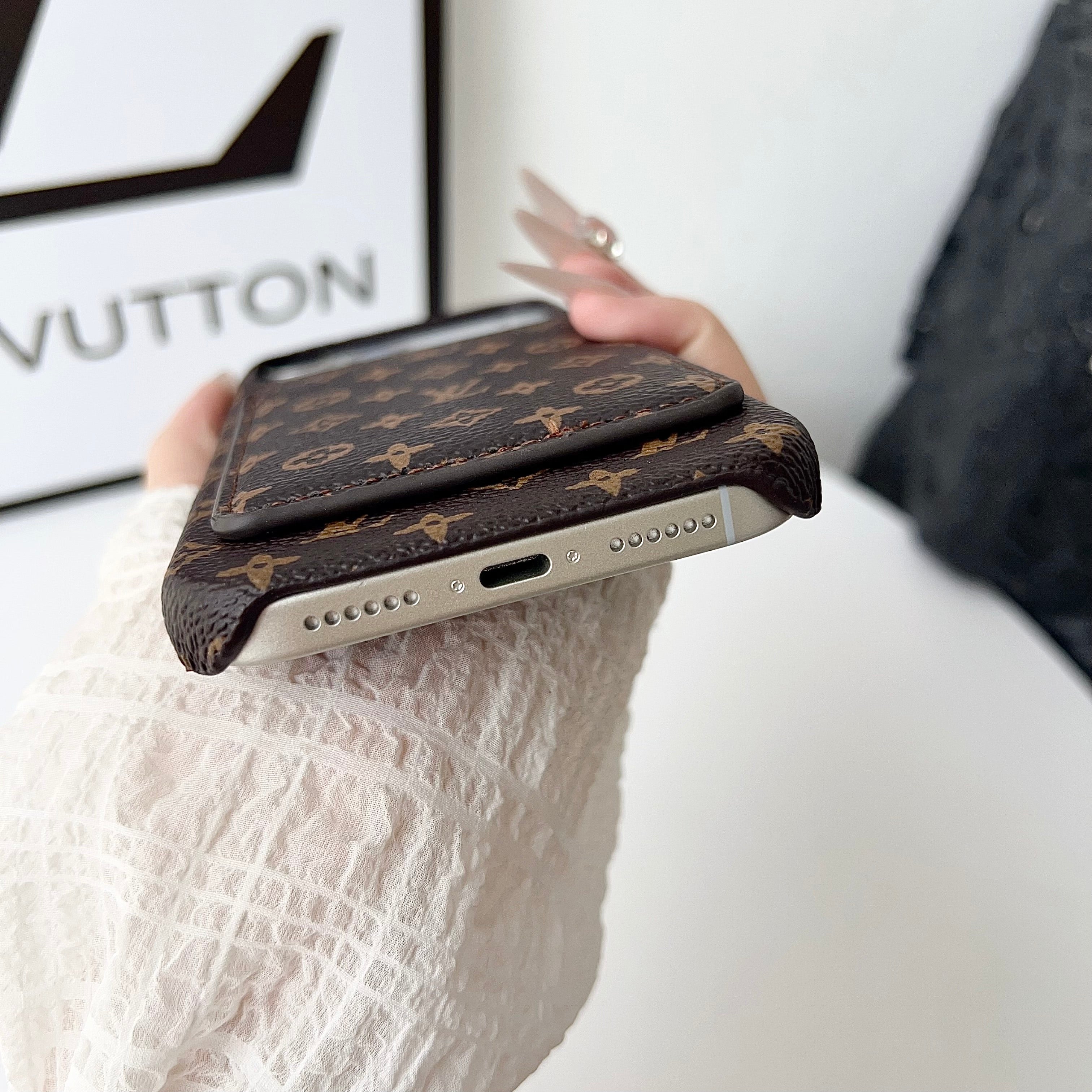 Louis Vuitton iPhone 15 Plus – MagSafe Premium Phone Case