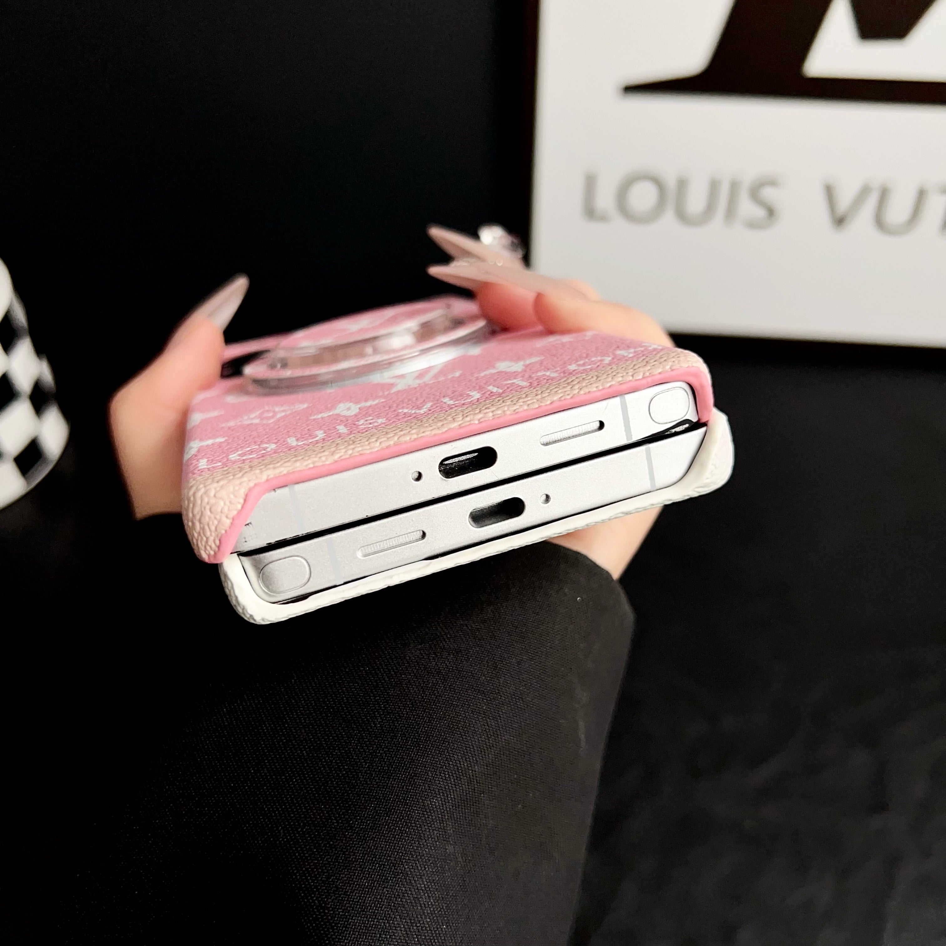 Louis Vuitton iPhone 17 Pro – MagSafe Premium Phone Case