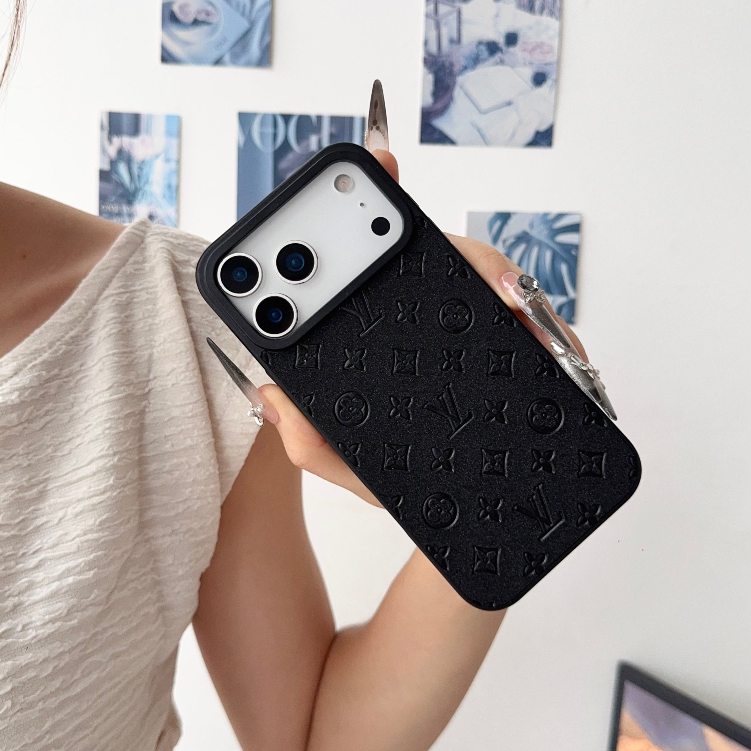 Louis Vuitton iPhone 17 Pro Max – MagSafe Premium Phone Case